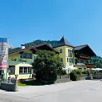 Ξενοδοχείο Cafe' Hermann