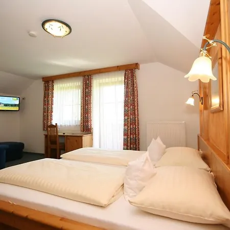 Cafe' Hermann Hotel