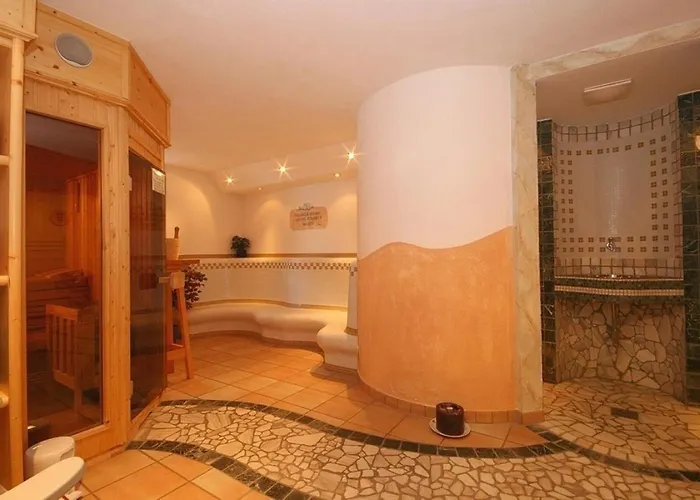 赫尔曼咖啡厅酒店 3* 斯拉德明