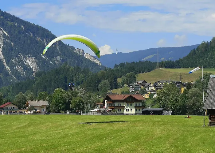 赫尔曼咖啡厅酒店 3* 斯拉德明